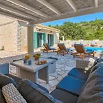 Artistsvillas-Lilac Lilium Villa *