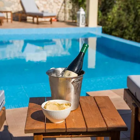 Lilac Lilium Artistsvillas Vila Gaios