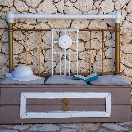 Lilac Lilium Artistsvillas Vila