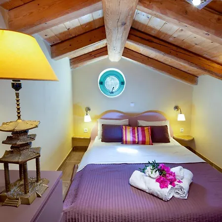 Lilac Lilium Artistsvillas Gaios